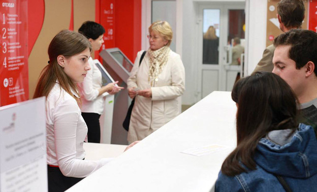 В центрах «Мои документы» начали принимать заявления абитуриентов в кировские колледжи и техникумы