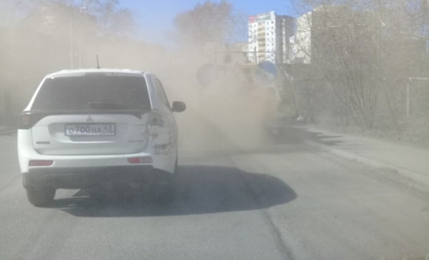 В Кирове дорожники продолжают поднимать пыль при уборке улиц