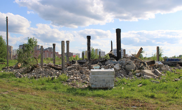 В Кирове почти снесли одно из зданий на Ипподроме