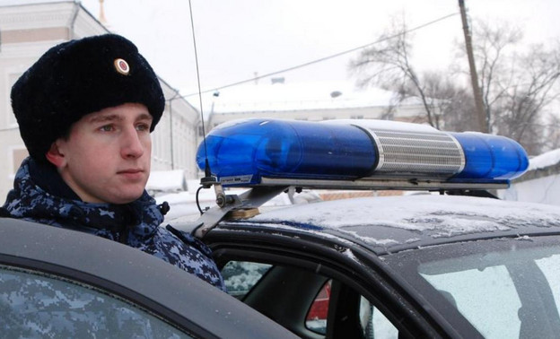Пьяный кировчанин разбил витраж в кафе
