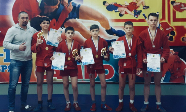 Кировчане стали призёрами межрегионального турнира по спортивному самбо