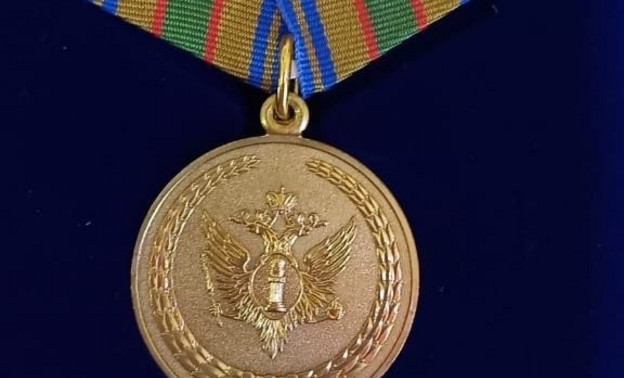 Зампреда Общественной палаты Кировской области наградили золотой медалью Минюста РФ