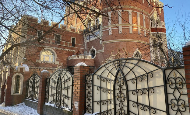 Кировчанин выставил на продажу замок за 22 миллиона рублей