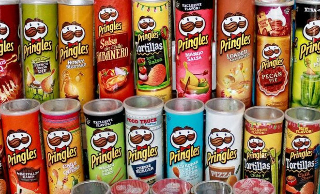 В российских торговых сетях закончились американские чипсы Pringles