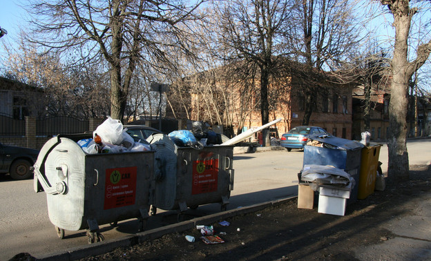 Медведев подписал постановление о тарифах на обращение с мусором. Снизится ли плата в Кировской области?
