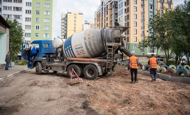 Благоустройство кировских дворов намерены завершить к 1 сентября