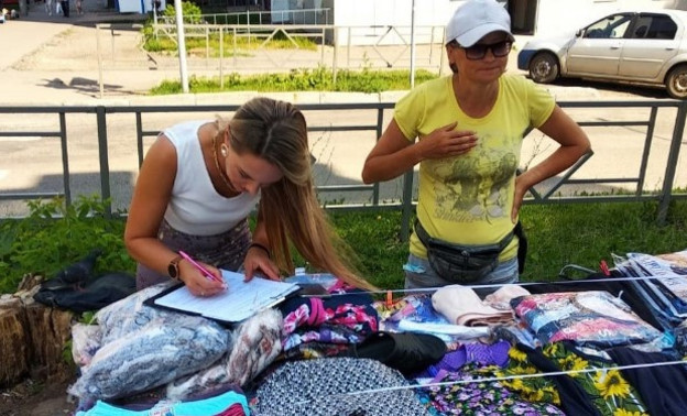 На кировчанку составили административный протокол из-за незаконной продажи белья на улице