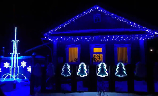 «Дом-праздник»: житель Котельнича создал световое шоу в своём дворе