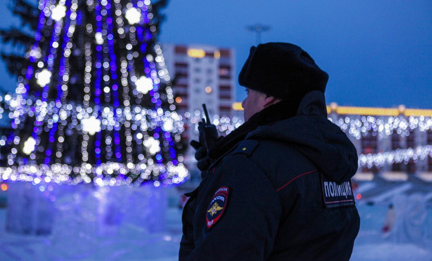 В новогоднюю ночь в Кирове охранять порядок будут полицейские, казаки и служебные собаки