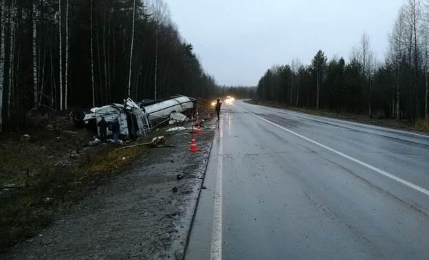 В Верхошижемском районе опрокинулся грузовик. Водитель погиб