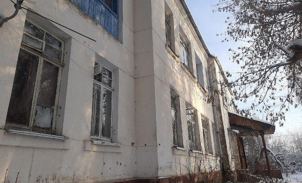 В администрации Кирова решат судьбу дома на Красном Химике, жильцы которого пять лет страдают из-за нечистот