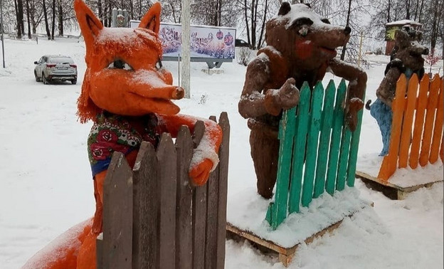 Жители Кировской области вылепили из снега персонажей советского мультфильма