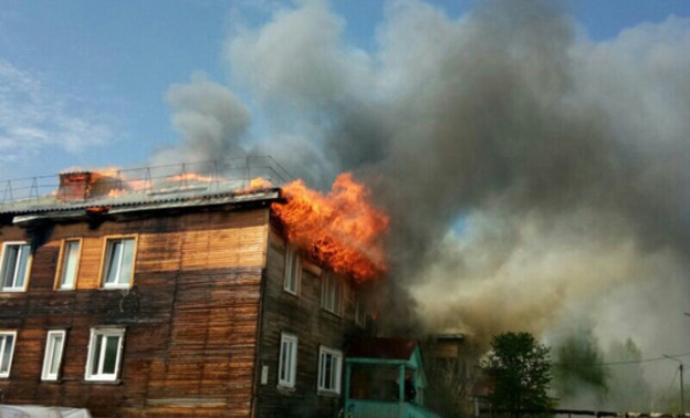 В Вересниках загорелся двухэтажный жилой дом