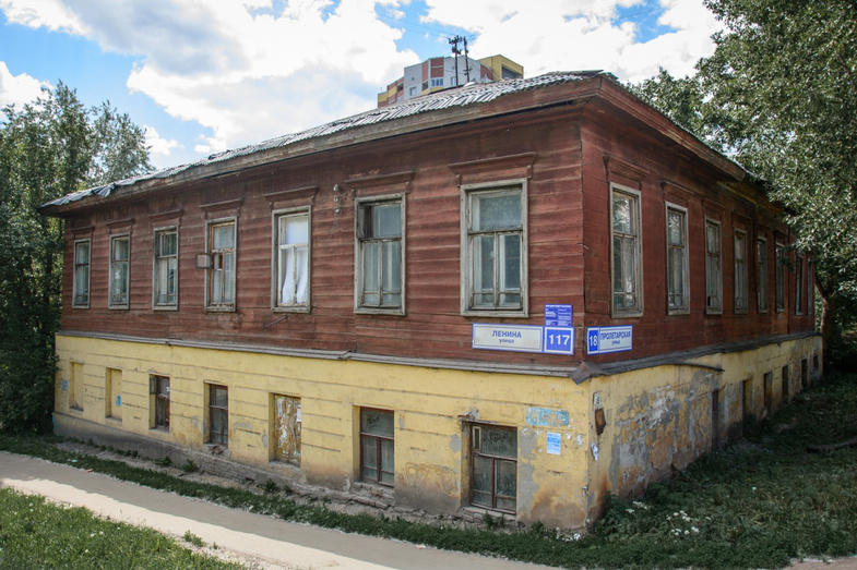 В центре Кирова подожгли дом купца Прозорова
