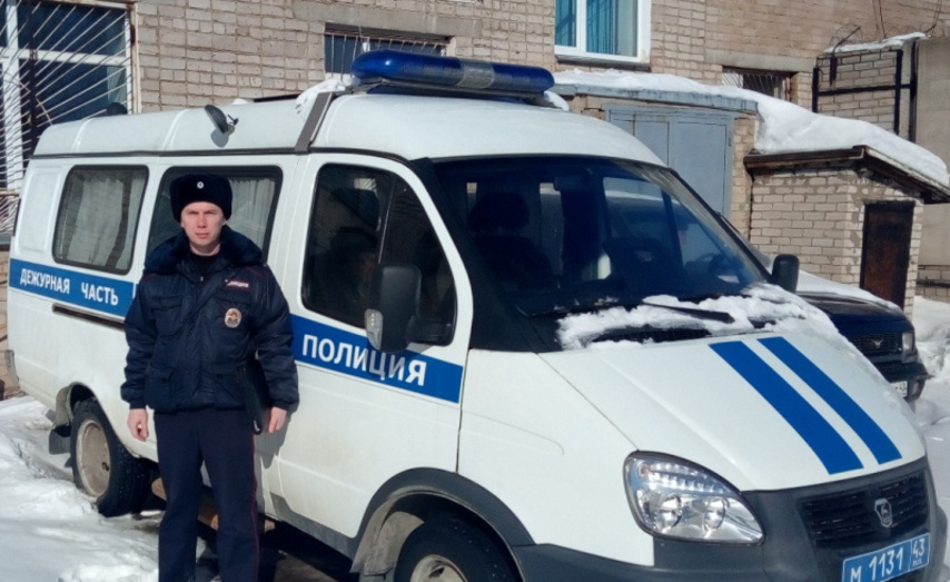 Кировский участковый и пожарные спасли мужчину из горящей квартиры