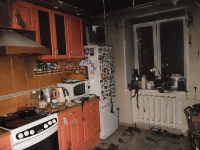 В Кирове из-за вспыхнувшего масла загорелась квартира на улице Юровской