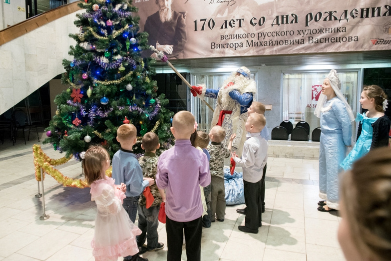 Воспитанники центра временного пребывания детей побывали на новогодней ёлке