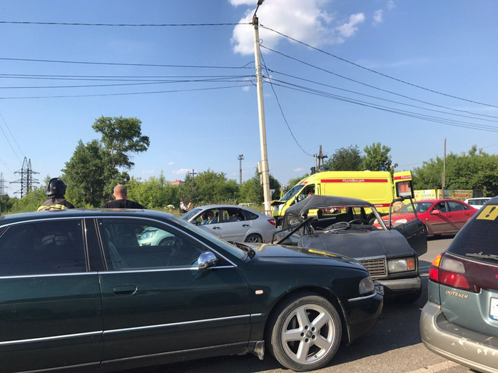 В Кирове реанимобиль скорой помощи, находясь на вызове, попал в крупное ДТП