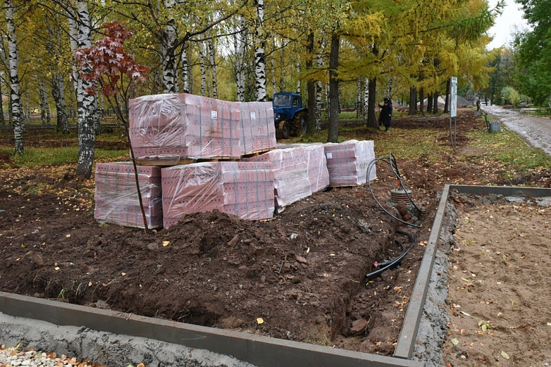 Благоустройство Кочуровского парка завершится на три недели позднее