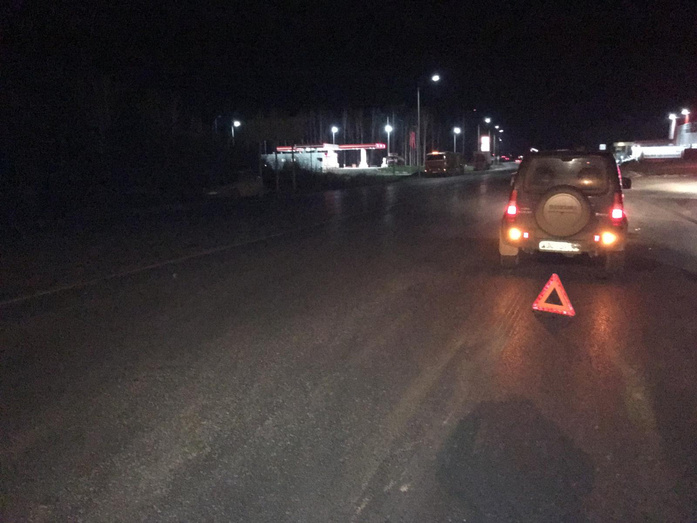 В Арбажском районе грузовик сбил двух пешеходов, один из них погиб
