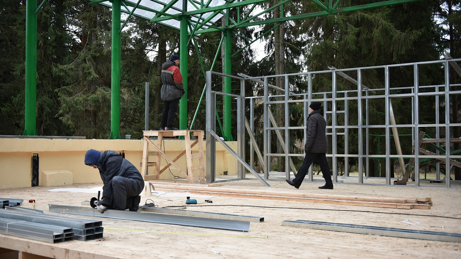 В парке ЛПК в Нововятске завершается строительство крупной сцены