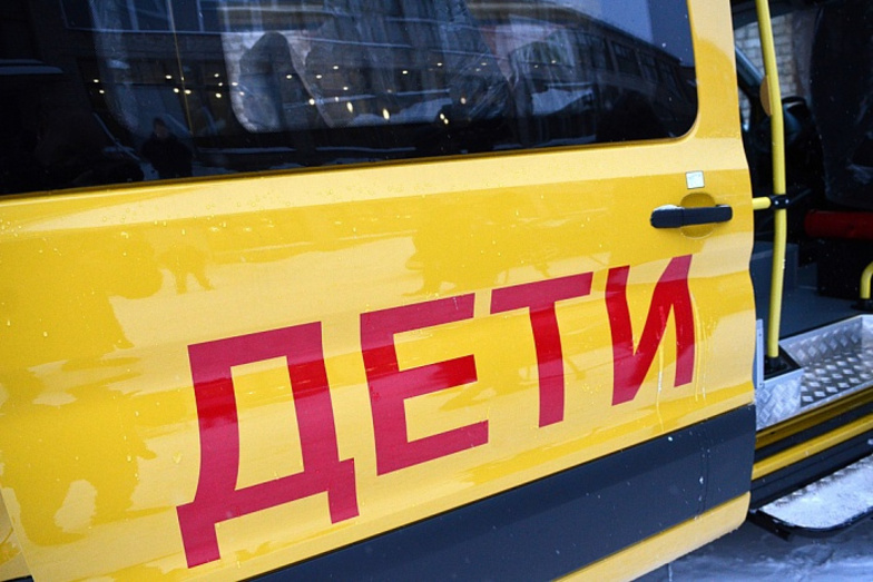 Школы Кировской области получат 18 новых автобусов