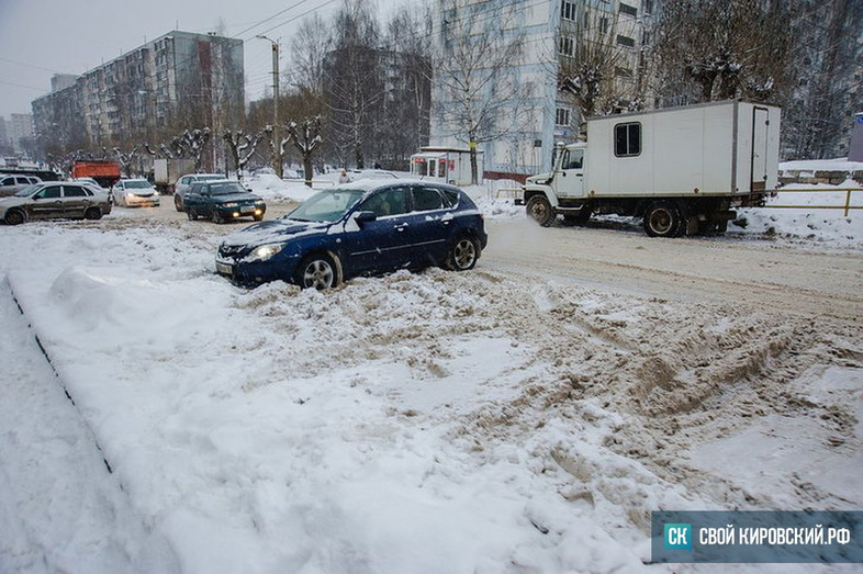 Снежный коллапс в Кирове. Фоторепортаж