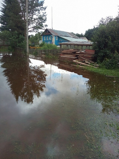 Эхо дождей. Малые реки разлились и затопили населённые пункты в нескольких районах области