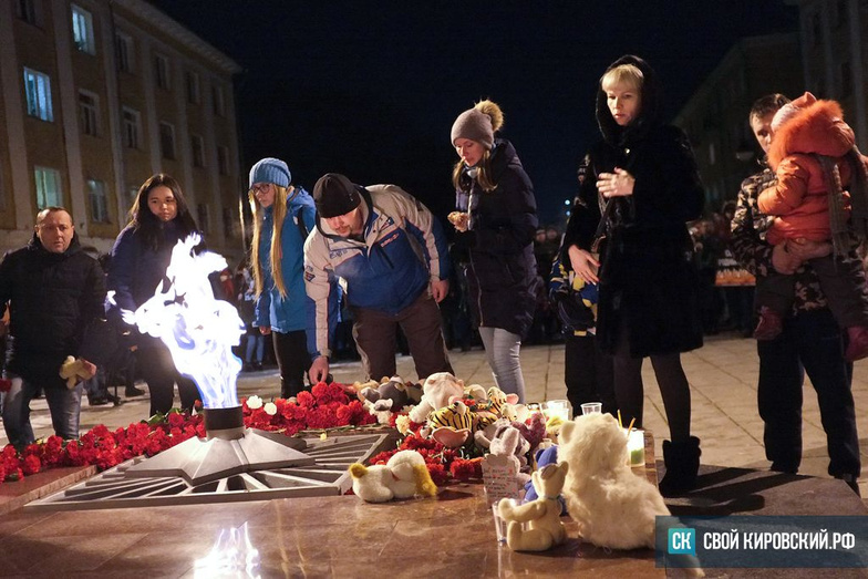 «Кемерово здесь!» Как прошла акция памяти в Кирове и что изменила трагедия в жизни кировчан