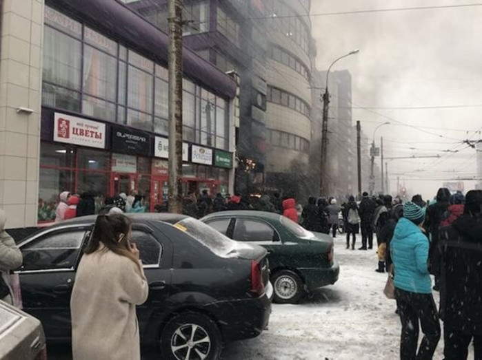 На улице Воровского горел торговый центр «Атлант»