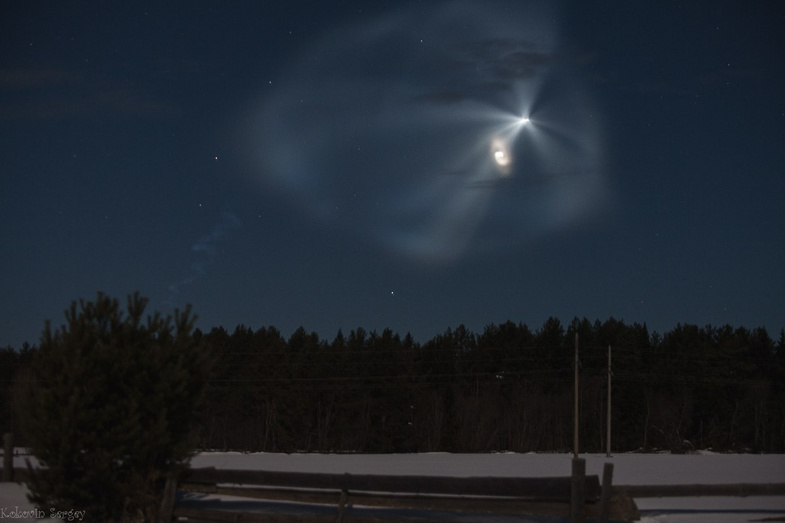 В небе над Кировской областью пролетела светящаяся «медуза». Фото из соцсетей
