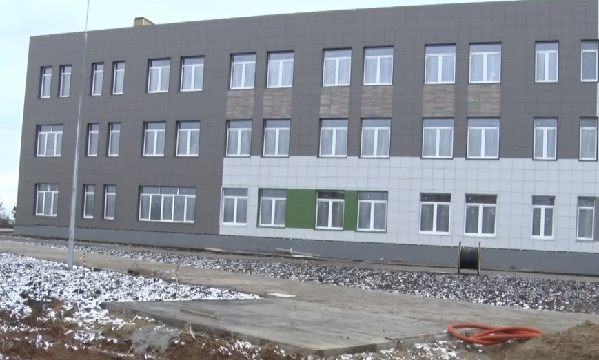 Близится к завершению строительство школы в Урванцево на тысячу мест