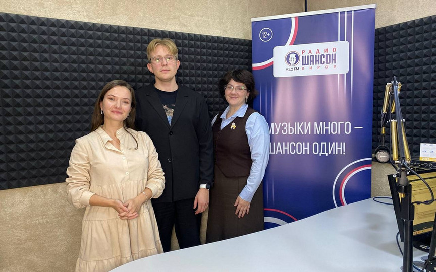 «Слова «спасибо за урок» важнее всего на свете». Интервью с учителями Анастасией Ветровой и Антоном Лузяниным