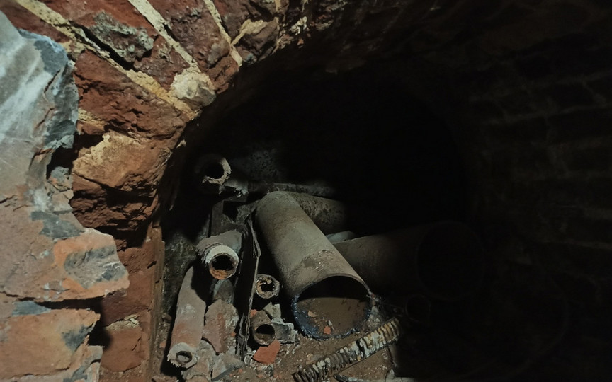 Легенды и тайны старого подземелья: репортаж из подземного хода в бывшем здании винного склада