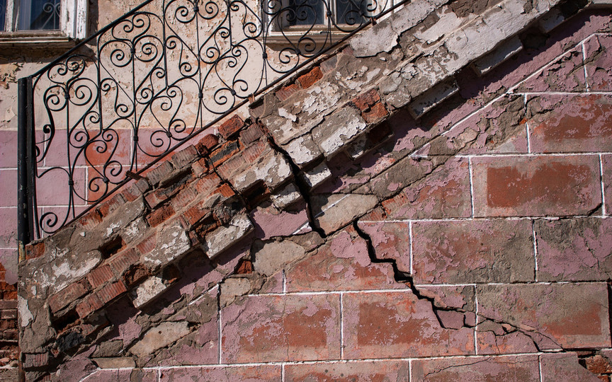 В шаге до руин: почему разрушается здание «Вятской кунсткамеры» и будут ли его реставрировать?