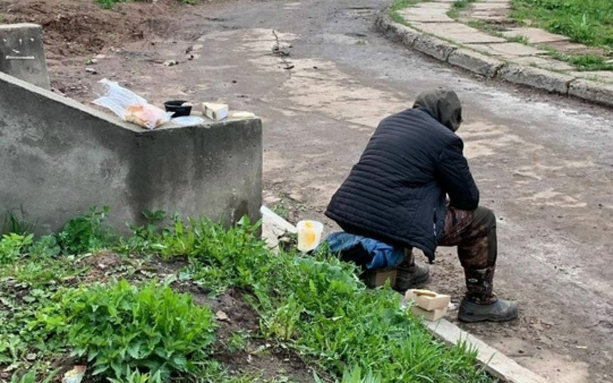 Обычные люди, только очень несчастные. Кто и как в Кирове помогает бездомным