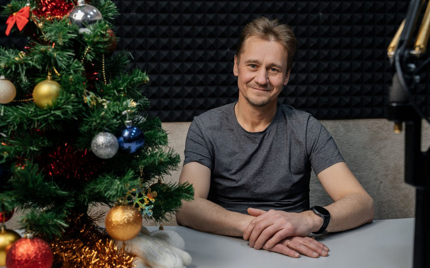 «Самое главное - собраться вместе, вспомнить хорошее». Олег Прохоренко в проекте «Не тайный Дед Мороз»