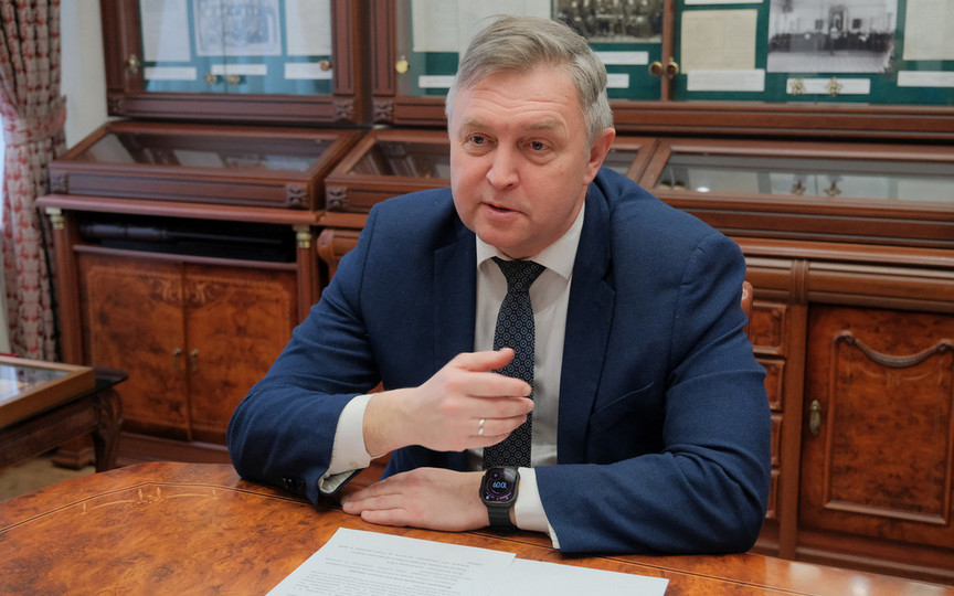 Роман Береснев: «Спасибо каждой женщине, которая служит на благо области»