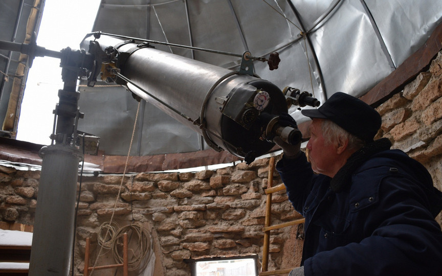 «Интерес закончится на мне». Как кировчанин создал самый большой телескоп в регионе и почему он хочет закрыть астрономический клуб