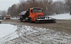 В Кирове продолжают очищать улицы от снега