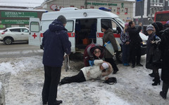 В центре Кирова женщина поскользнулась и сломала ногу (ВИДЕО)