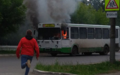 В Нововятске на ходу загорелся автобус с пассажирами