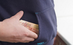 С банковской карты кировчанки похитили 176 тысяч рублей