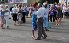 На Театральной площади открываются танцевальные вечера под открытым небом