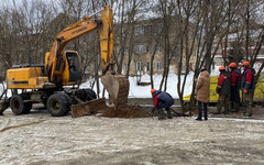 На перекрёстке Горького и Молодой Гвардии прорвало тепловые сети