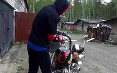 В Кировской области мужчину подозревают в краже мотоцикла