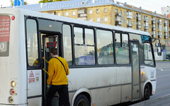Пенсионер из Кирова похитил деньги из сумки кондуктора автобуса