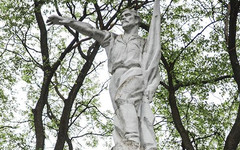 Прихожане Спасского собора просят перенести памятник Халтурину в СИЗО