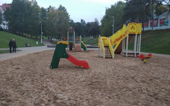 Новую детскую площадку достраивают в сквере 60-летия СССР