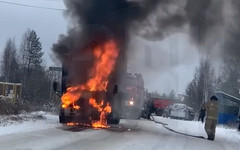 В Кирово-Чепецком районе загорелся грузовик